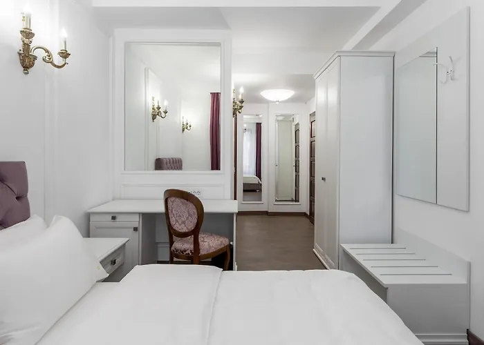 Lahovary Palace ホテル 4*