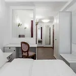Lahovary Palace ホテル 4*
