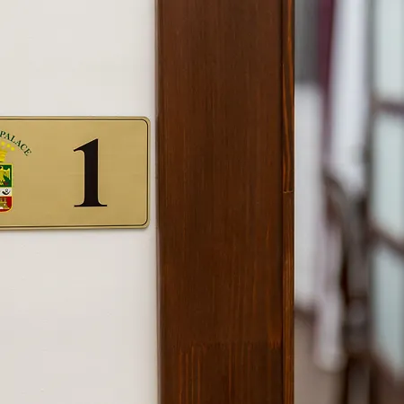 Готель Lahovary Palace